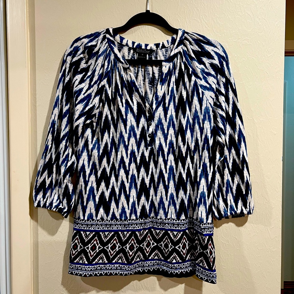 Lucky Brandy henley printed top. Size M. Excellent condition. Cute!